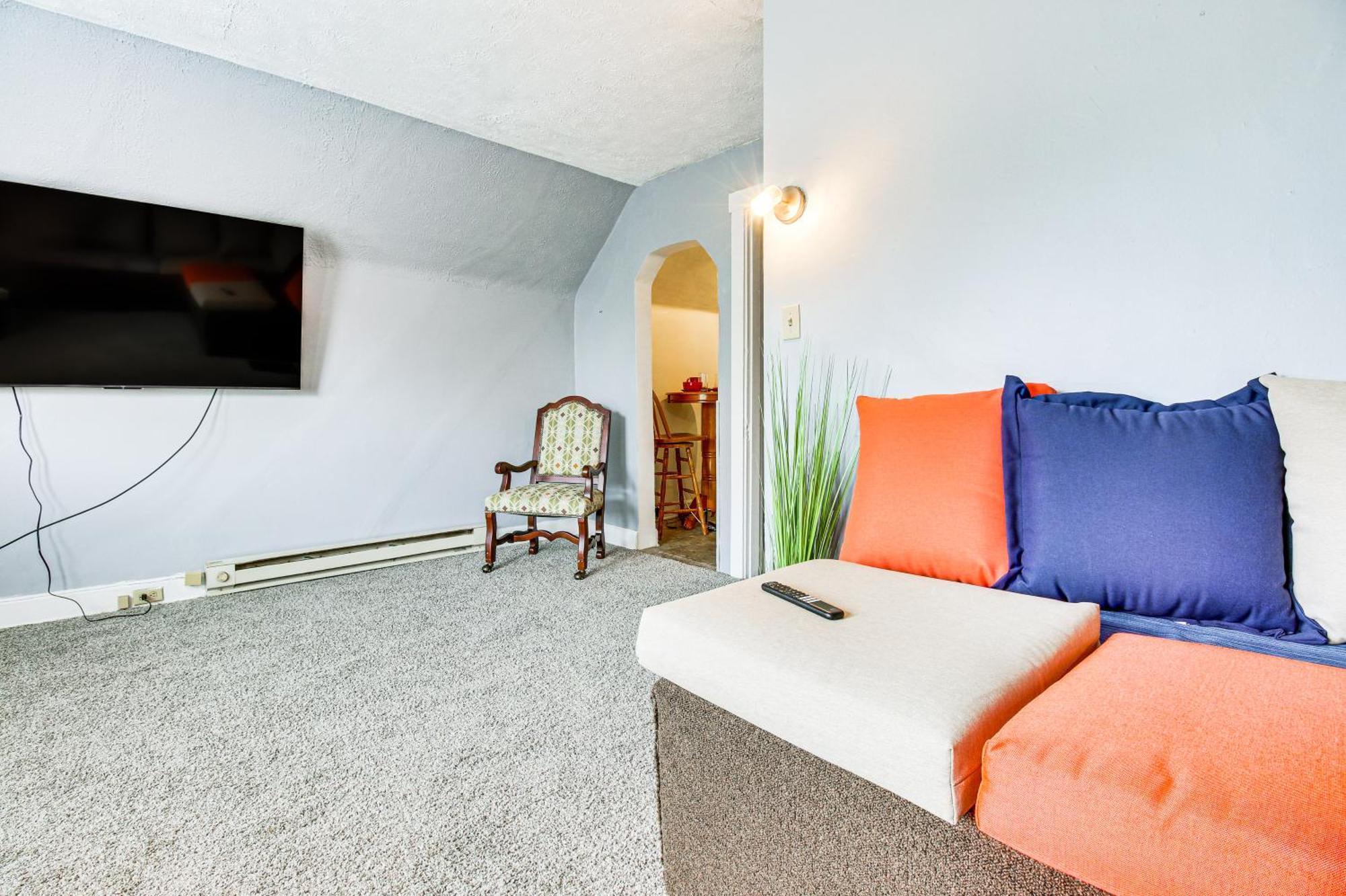 5 Mi To Downtown! Apartment