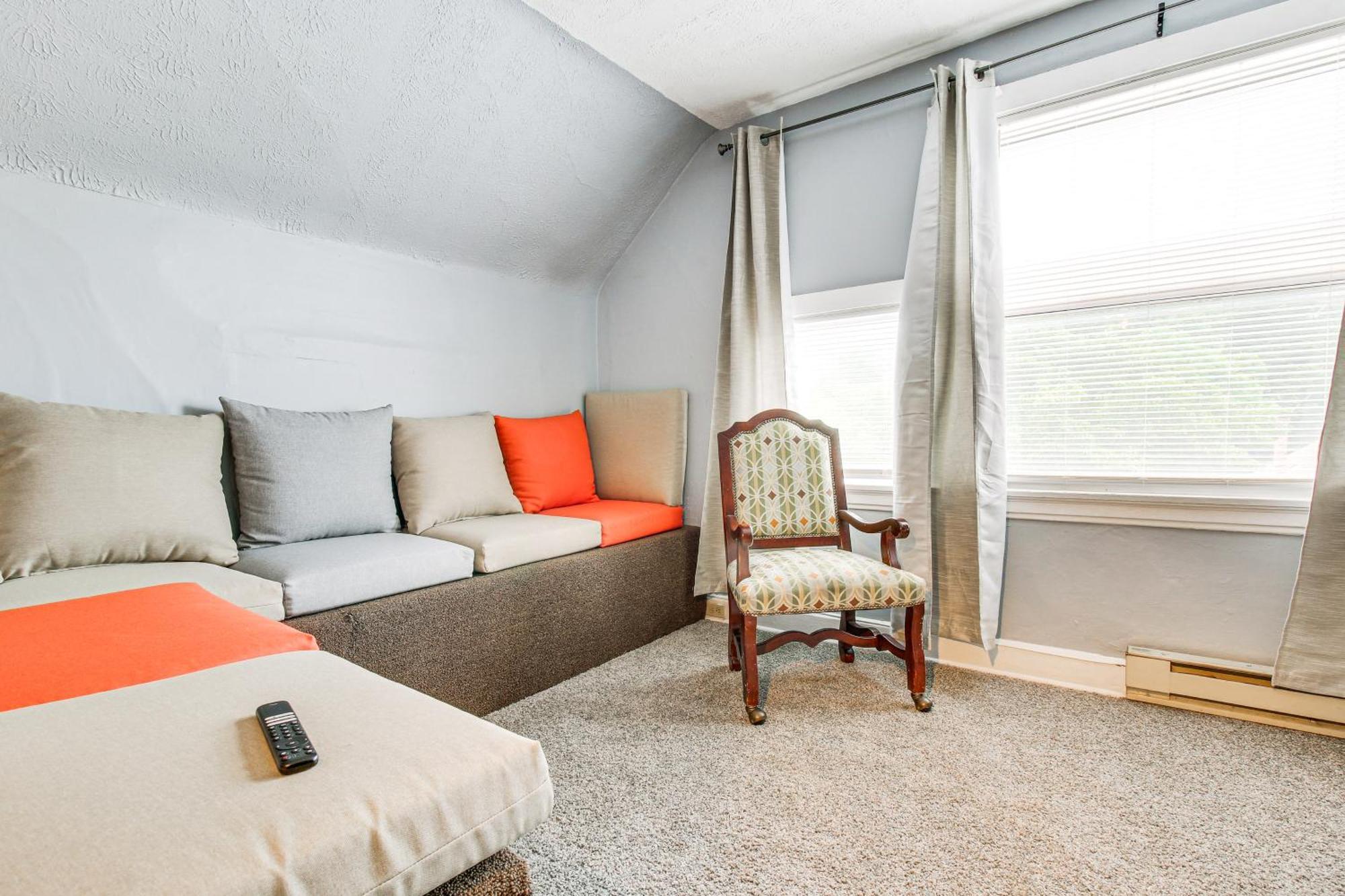 Apartment 5 Mi To Downtown!