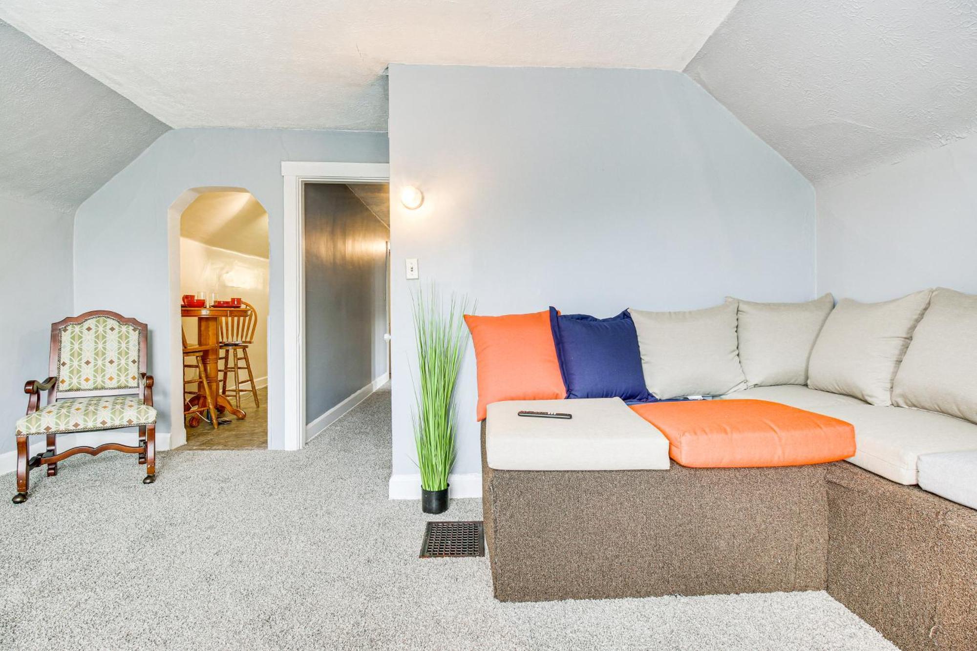 Apartment 5 Mi To Downtown! *