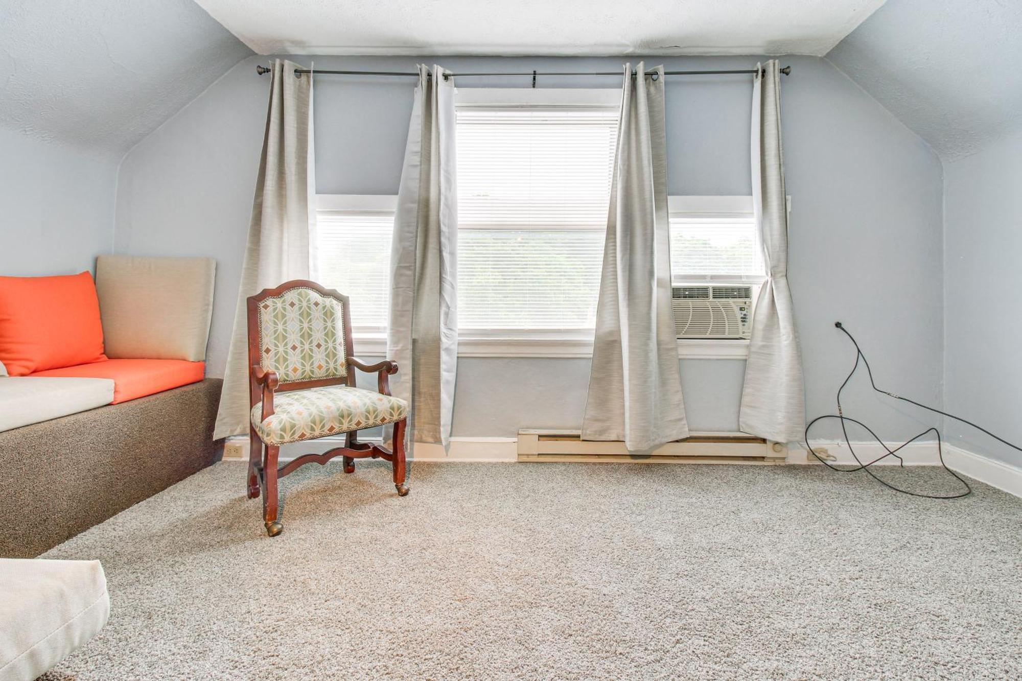5 Mi To Downtown! Apartment
