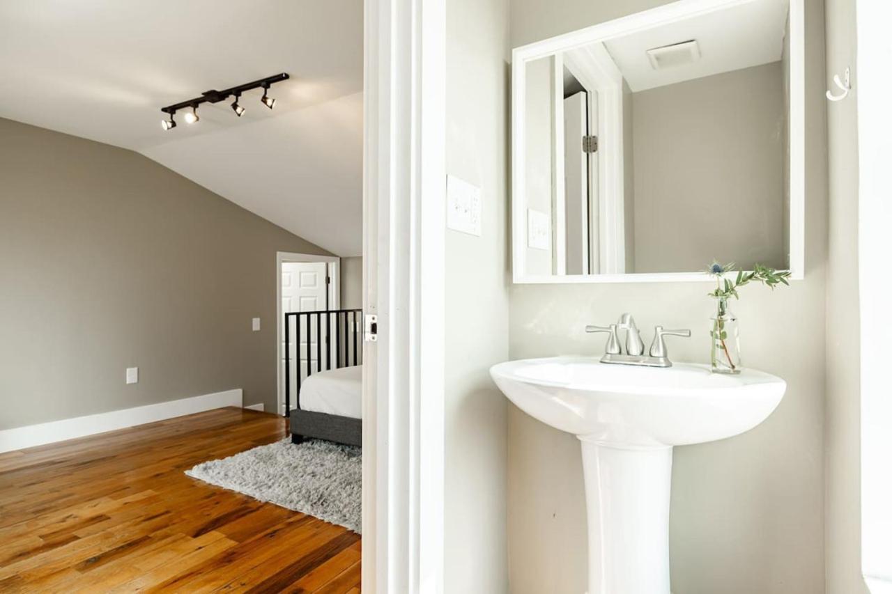 Lux Parkside Townhome - Free Parking - Walk To Apartment *