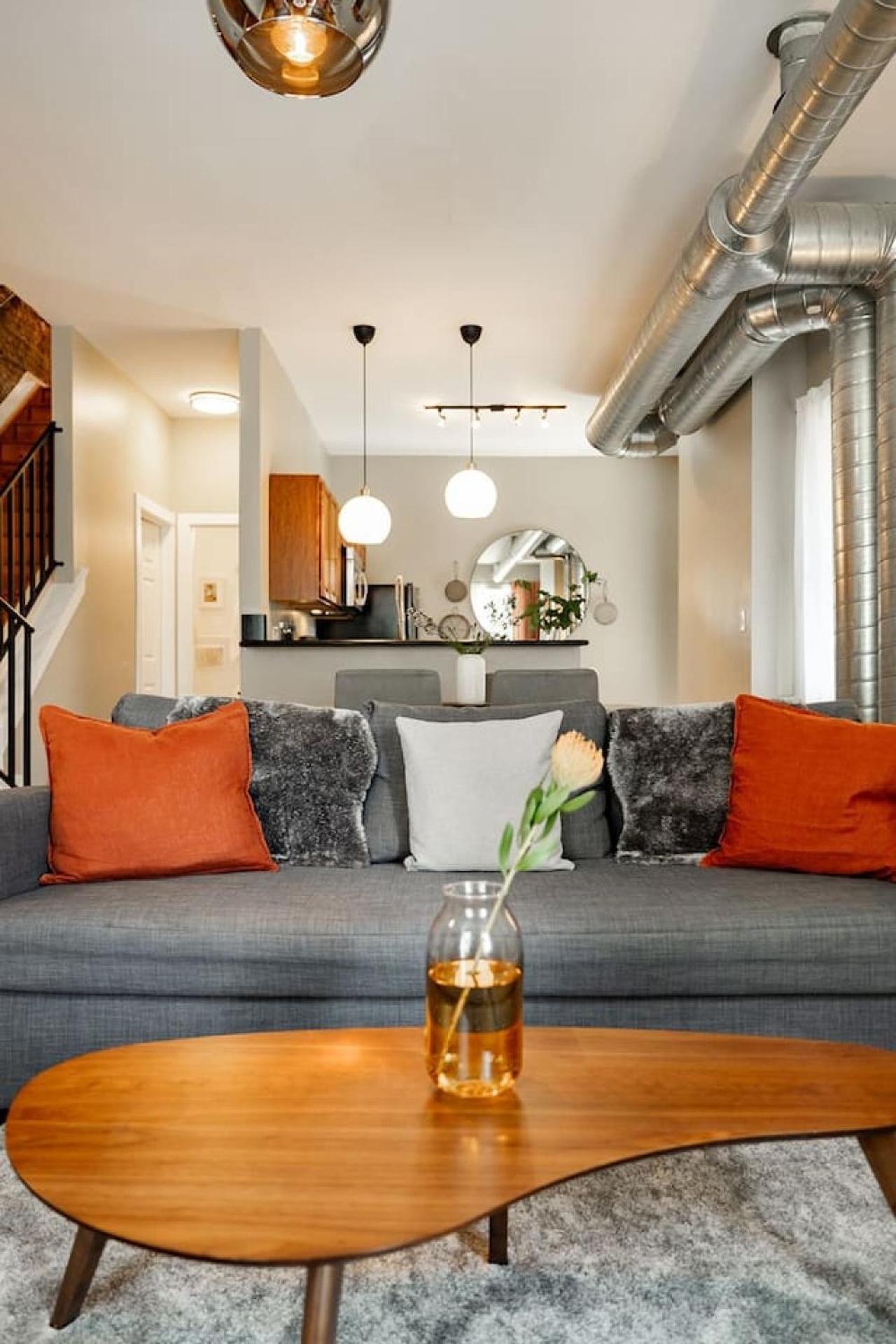 Lux Parkside Townhome - Free Parking - Walk To Apartment