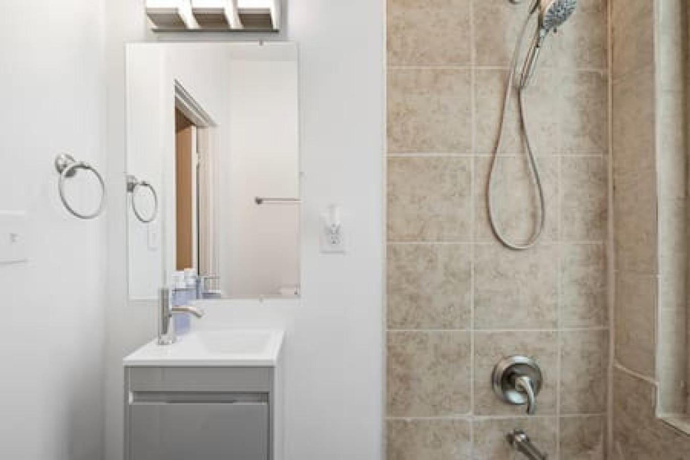 Comfy 1br With Parking - Near Uc, Zoo, Downtown Apartment Cincinnati