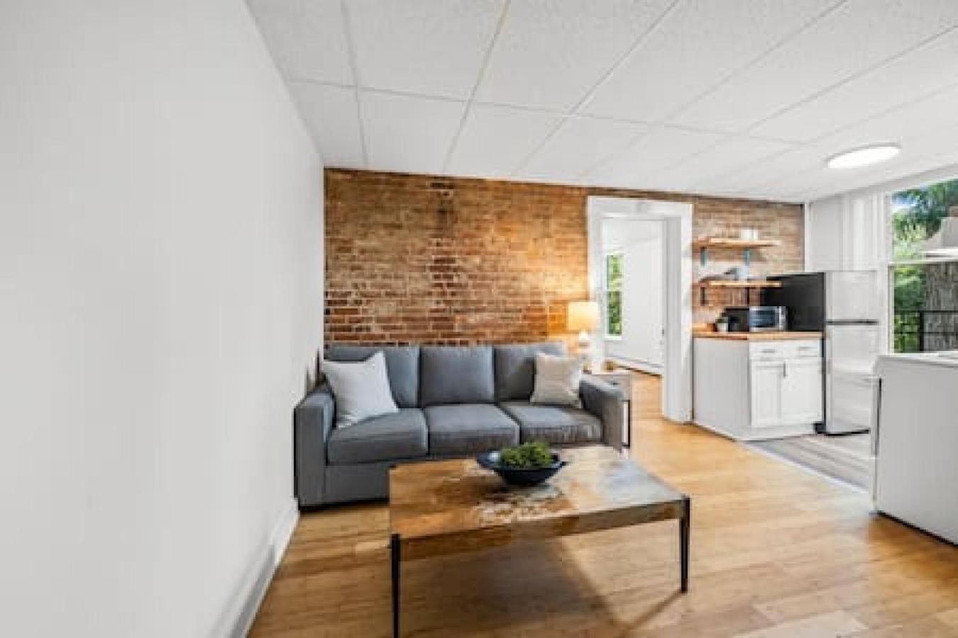 Comfy 1br With Parking - Near Uc, Zoo, Downtown *