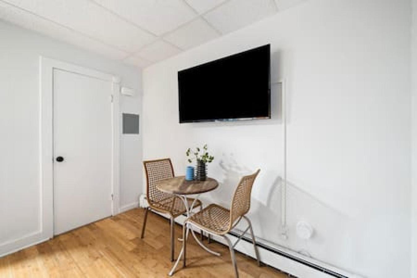 Apartment Comfy 1br With Parking - Near Uc, Zoo, Downtown