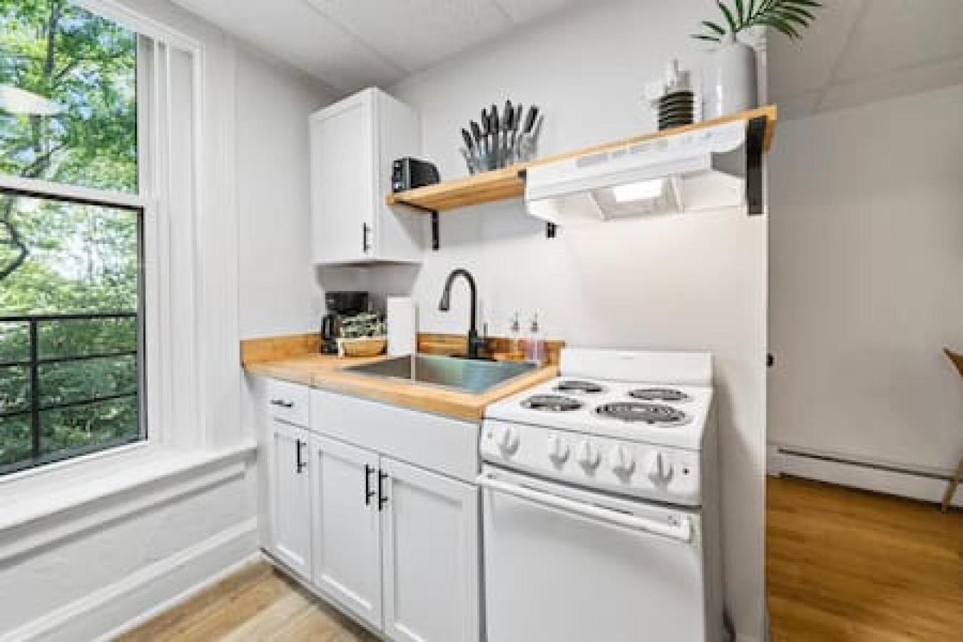 Apartment Comfy 1br With Parking - Near Uc, Zoo, Downtown Cincinnati
