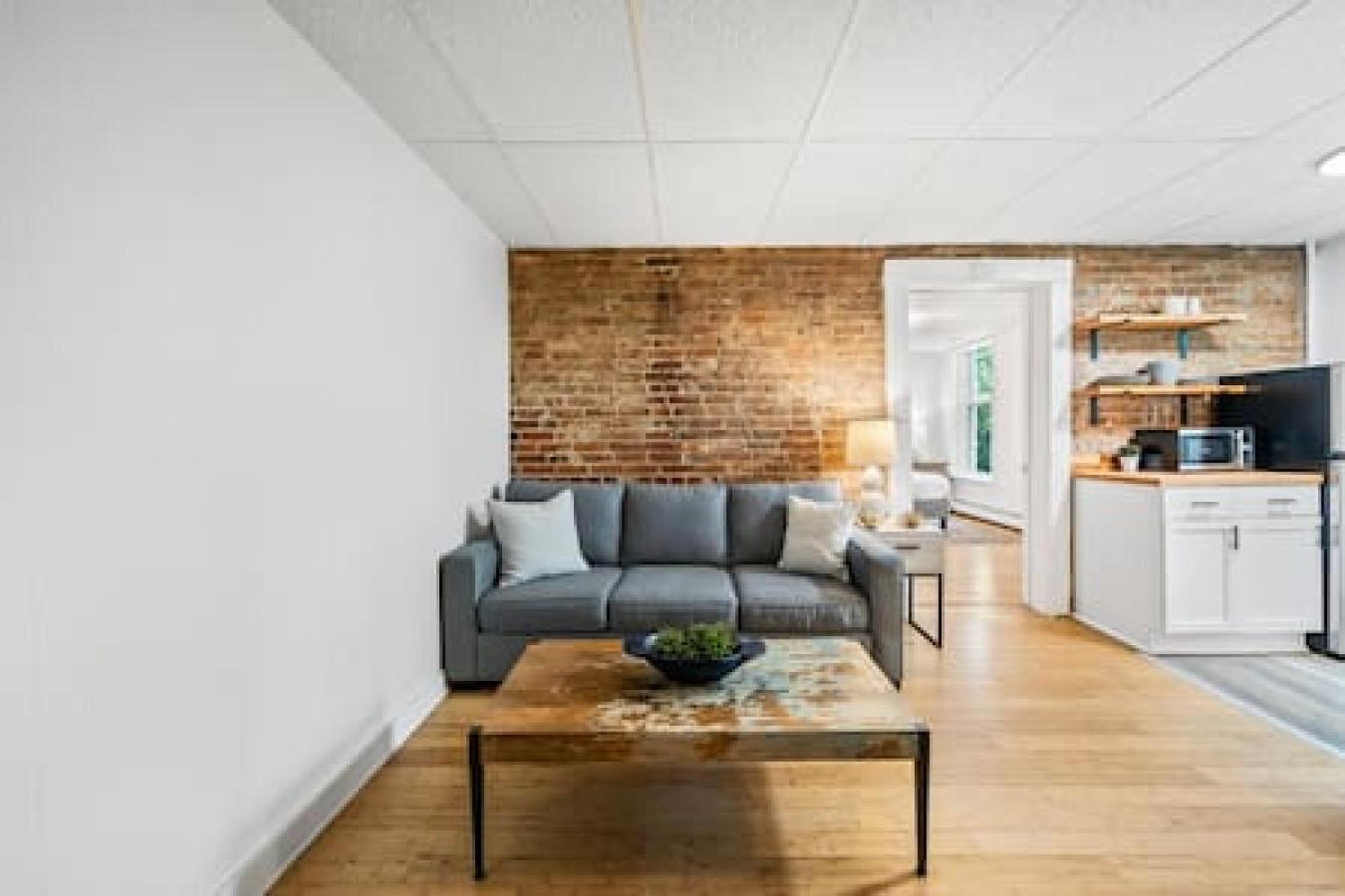 Apartment Comfy 1br With Parking - Near Uc, Zoo, Downtown