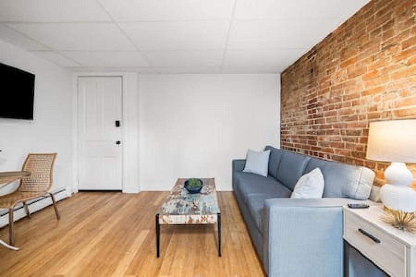 Apartment Comfy 1br With Parking - Near Uc, Zoo, Downtown *