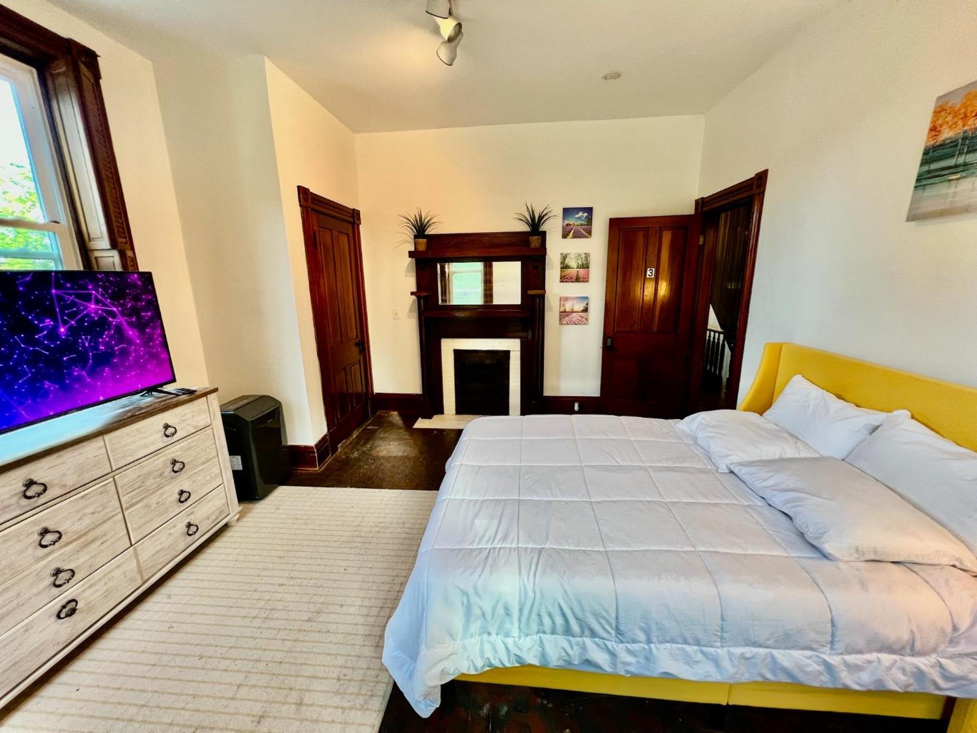 Private Bdrm 3 In Spacious House Views Holiday home Cincinnati