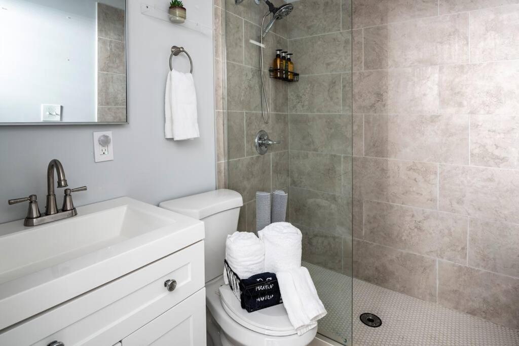 Otr, Queen Bed, 50in Tv, Workspace, Near Lightrail