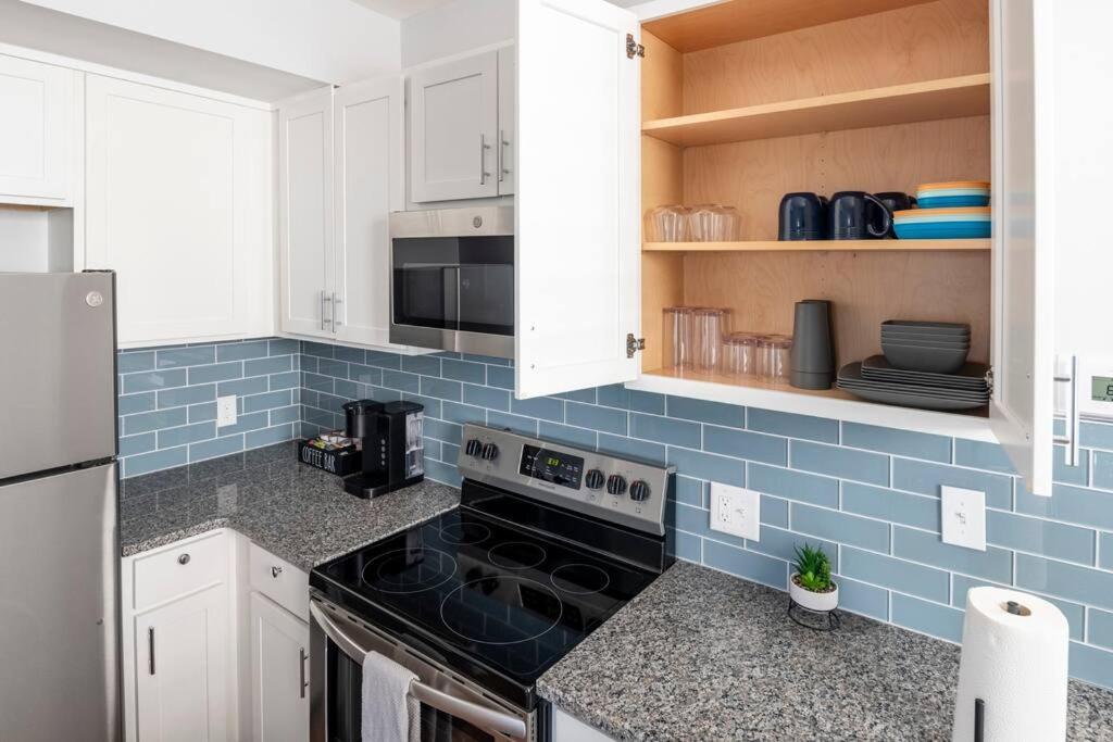 Otr, Queen Bed, 50in Tv, Workspace, Near Lightrail *