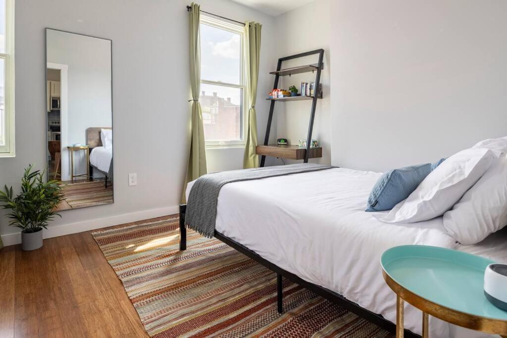 Apartment Otr, Queen Bed, 50in Tv, Workspace, Near Lightrail *