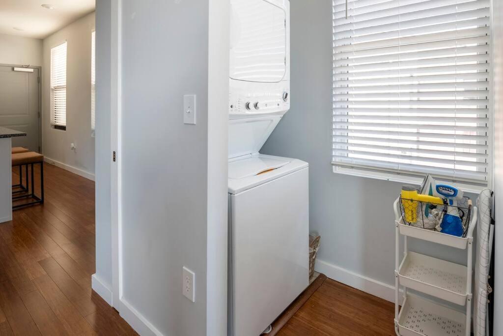 Otr, Queen Bed, 50in Tv, Workspace, Near Lightrail Apartment Cincinnati