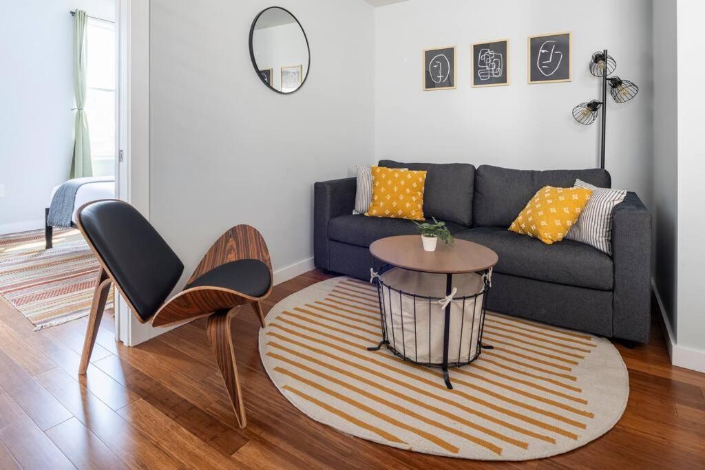 Otr, Queen Bed, 50in Tv, Workspace, Near Lightrail Cincinnati