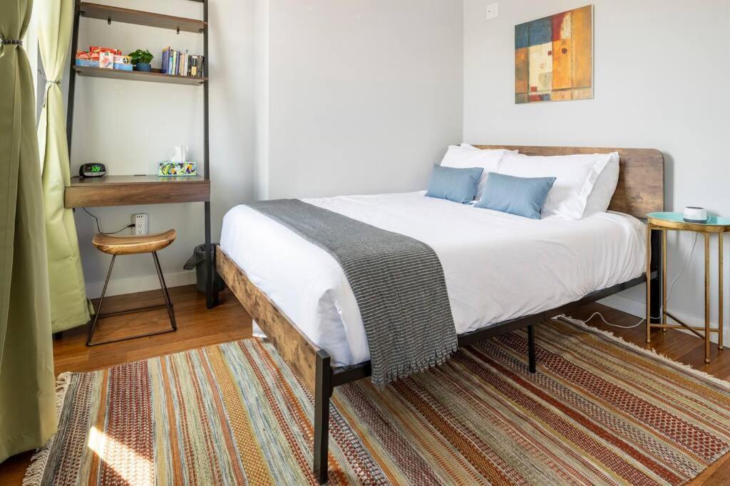 Apartment Otr, Queen Bed, 50in Tv, Workspace, Near Lightrail Cincinnati