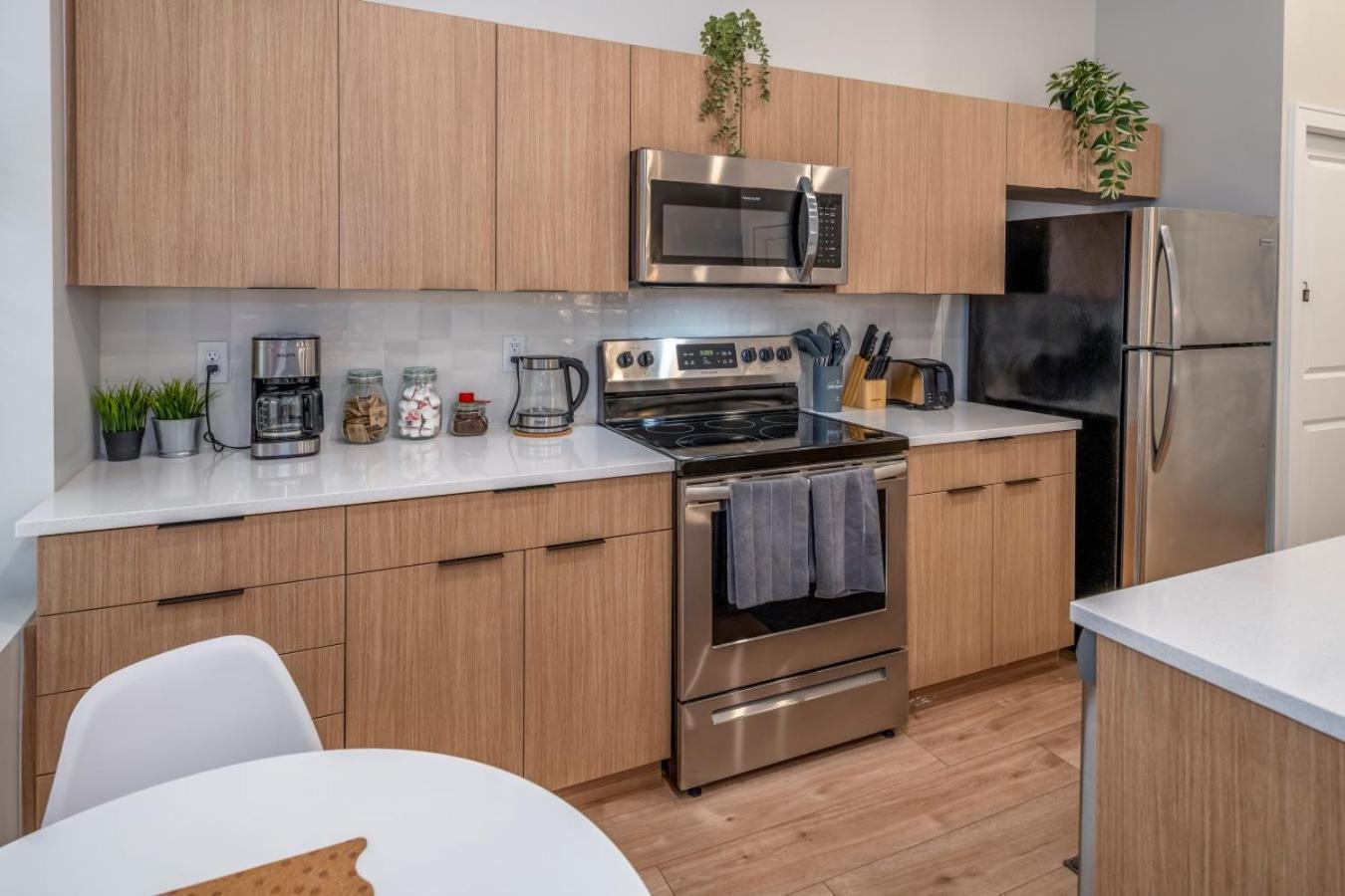 Over-the-rhine, 3 Lux Queen Beds, Steps To Tql, Findlay Market & Light Rail, Fast Wifi, Sleeps 7ppl Apartamento
