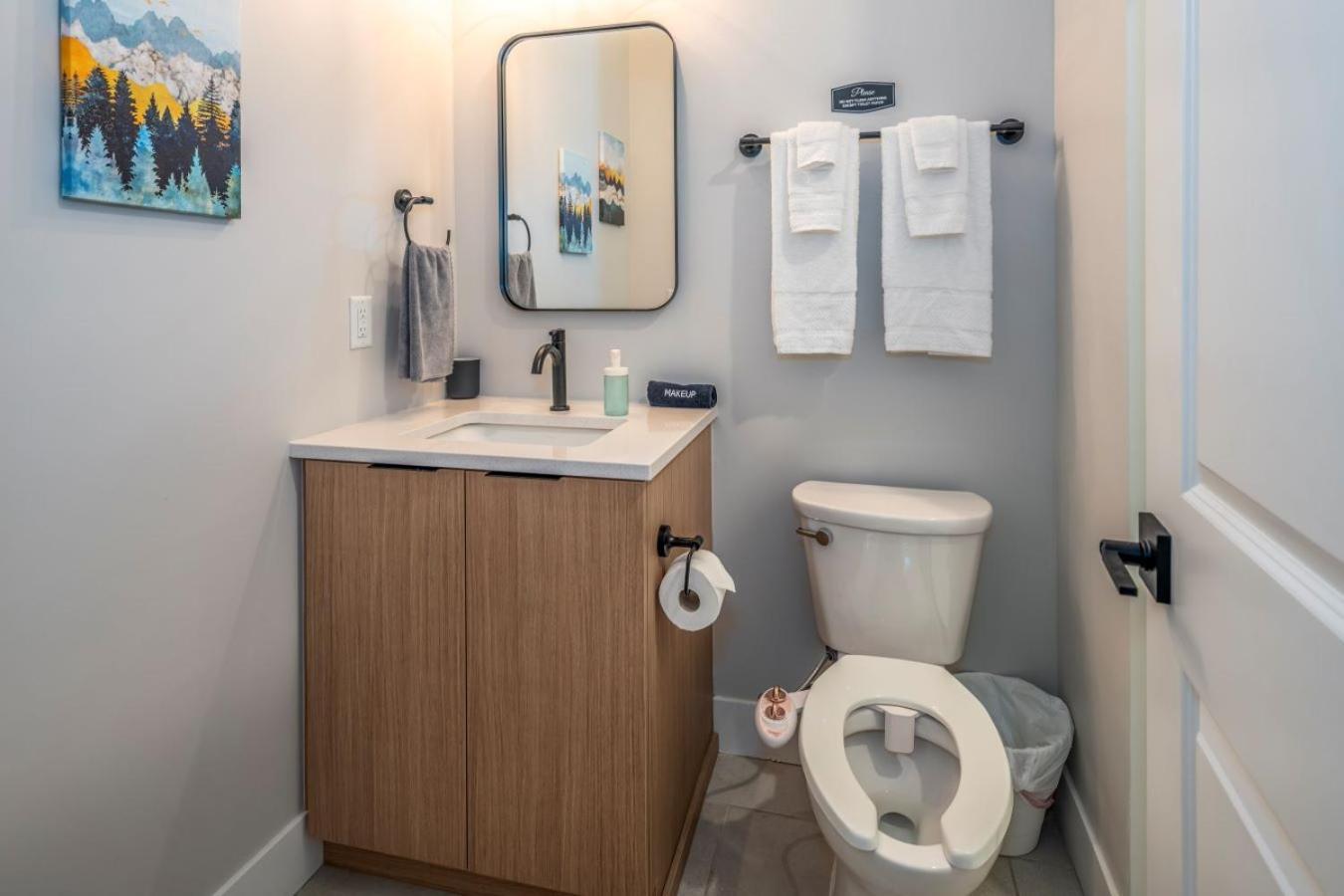 Over-the-rhine, 3 Lux Queen Beds, Steps To Tql, Findlay Market & Light Rail, Fast Wifi, Sleeps 7ppl * Cincinnati