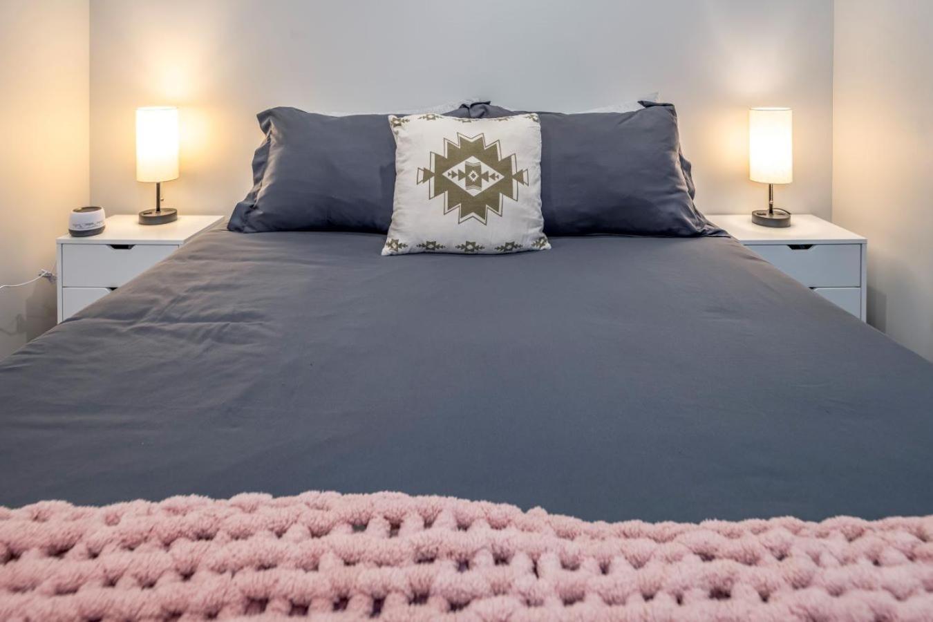 Over-the-rhine, 3 Lux Queen Beds, Steps To Tql, Findlay Market & Light Rail, Fast Wifi, Sleeps 7ppl Apartamento *