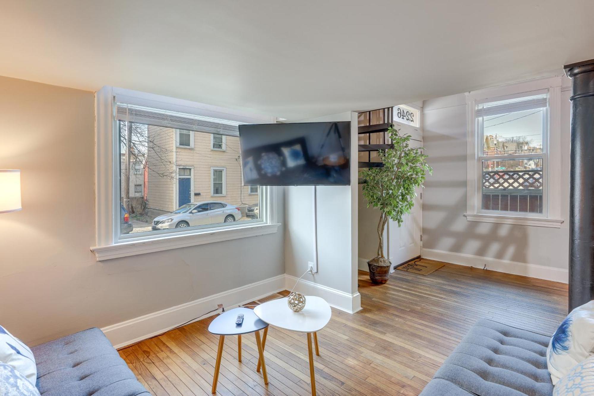 Cozy Boho-chic Loft About 2 Mi To Downtown