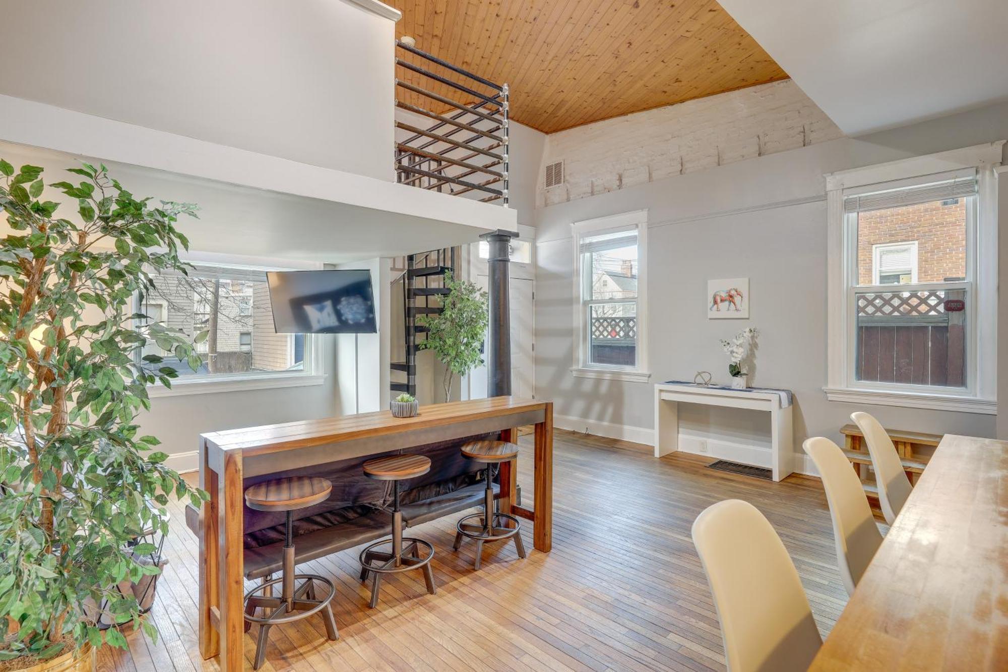 Cozy Boho-chic Loft About 2 Mi To Downtown Casa de férias
