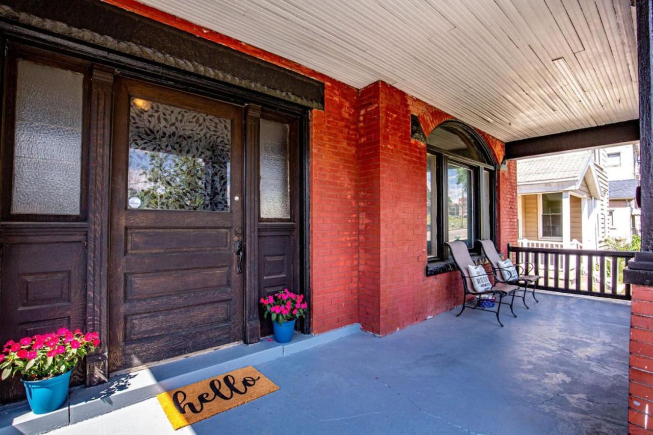 Holiday home Downtown Mansion With 7 Bedrooms 2.5 Baths Sleeps 20 *