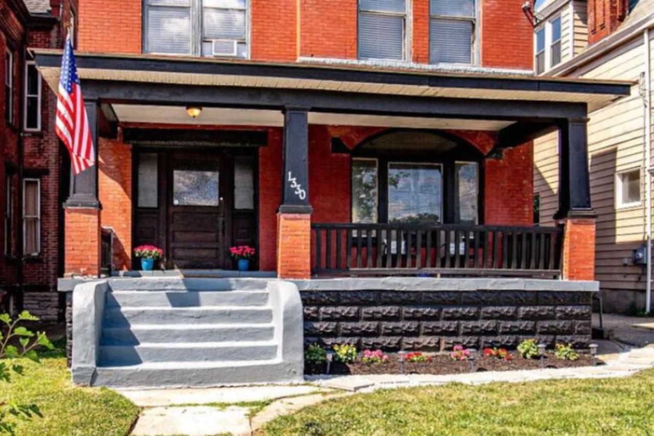 Holiday home Downtown Mansion With 7 Bedrooms 2.5 Baths Sleeps 20 *