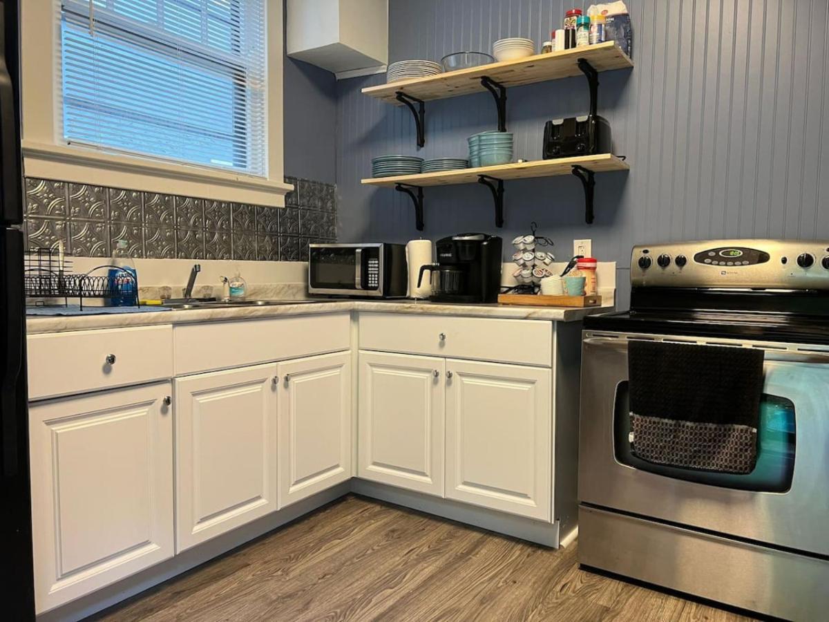 House With 10 Beds Sleeps 16 Free Driveway Parking *