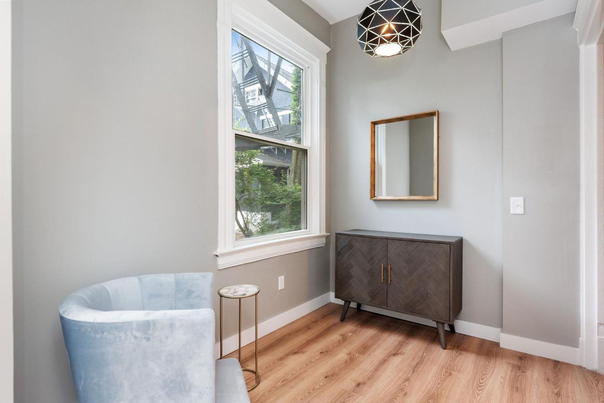 Historic Charm Meets Modern Comfort 3br In Mt Auburn Apartamento