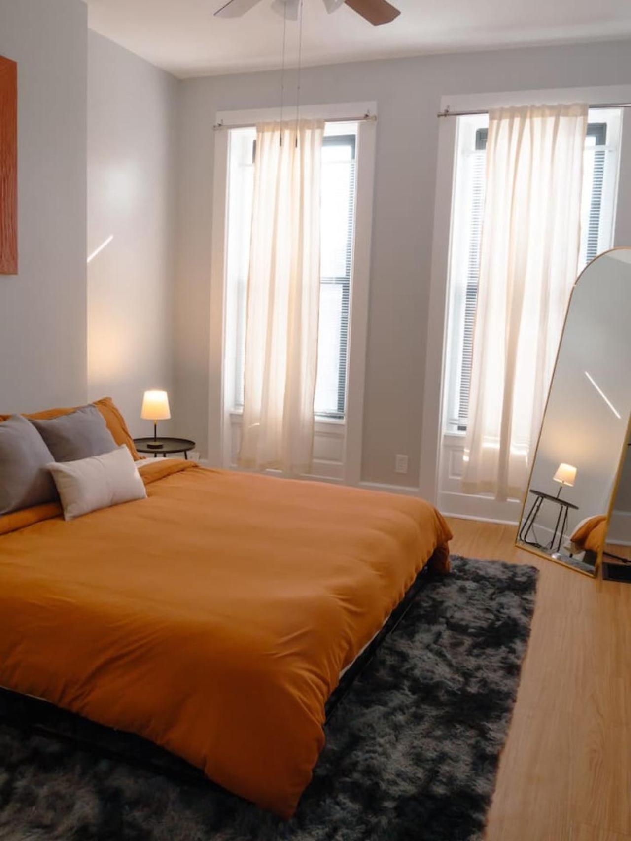Apartment 2 Blocks From Tql Stadium 2br 1.5ba