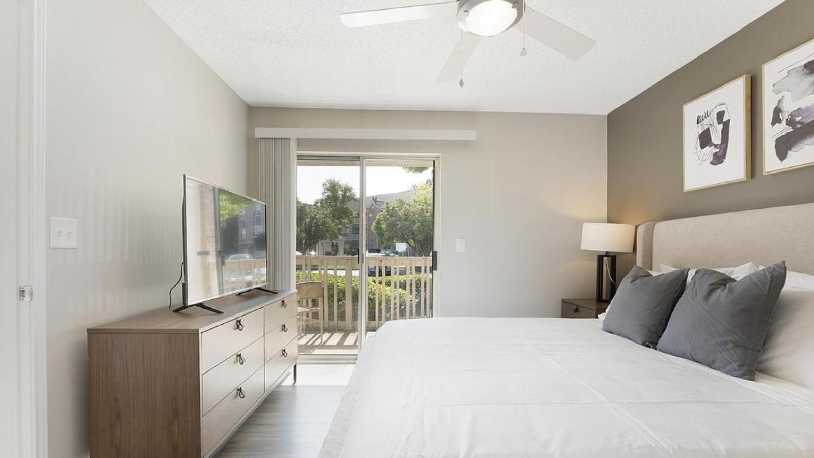 Landing At The Village At Stetson Square - 2 Bedrooms In Corryville *