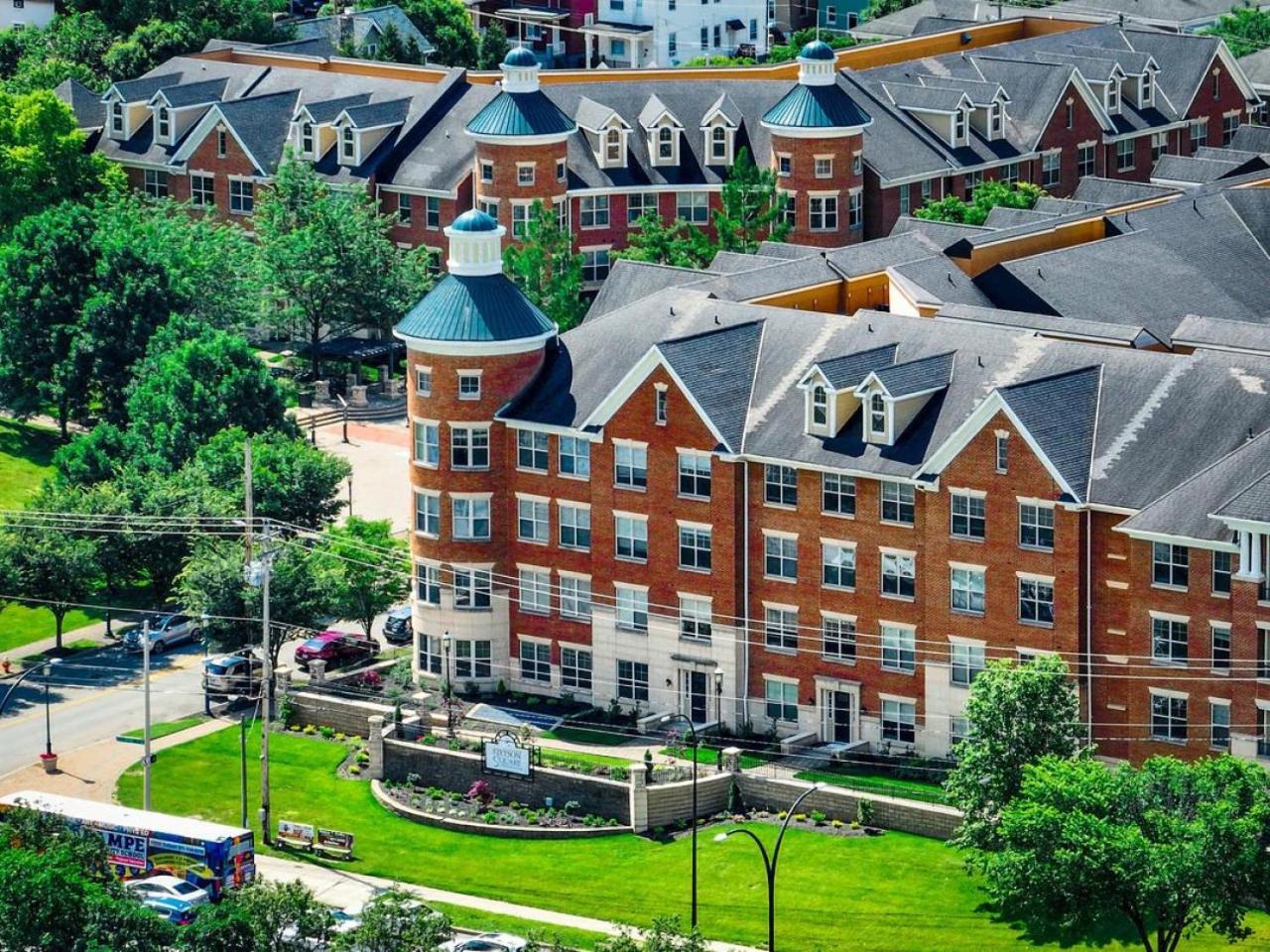 Landing At The Village At Stetson Square - 2 Bedrooms In Corryville * Cincinnati