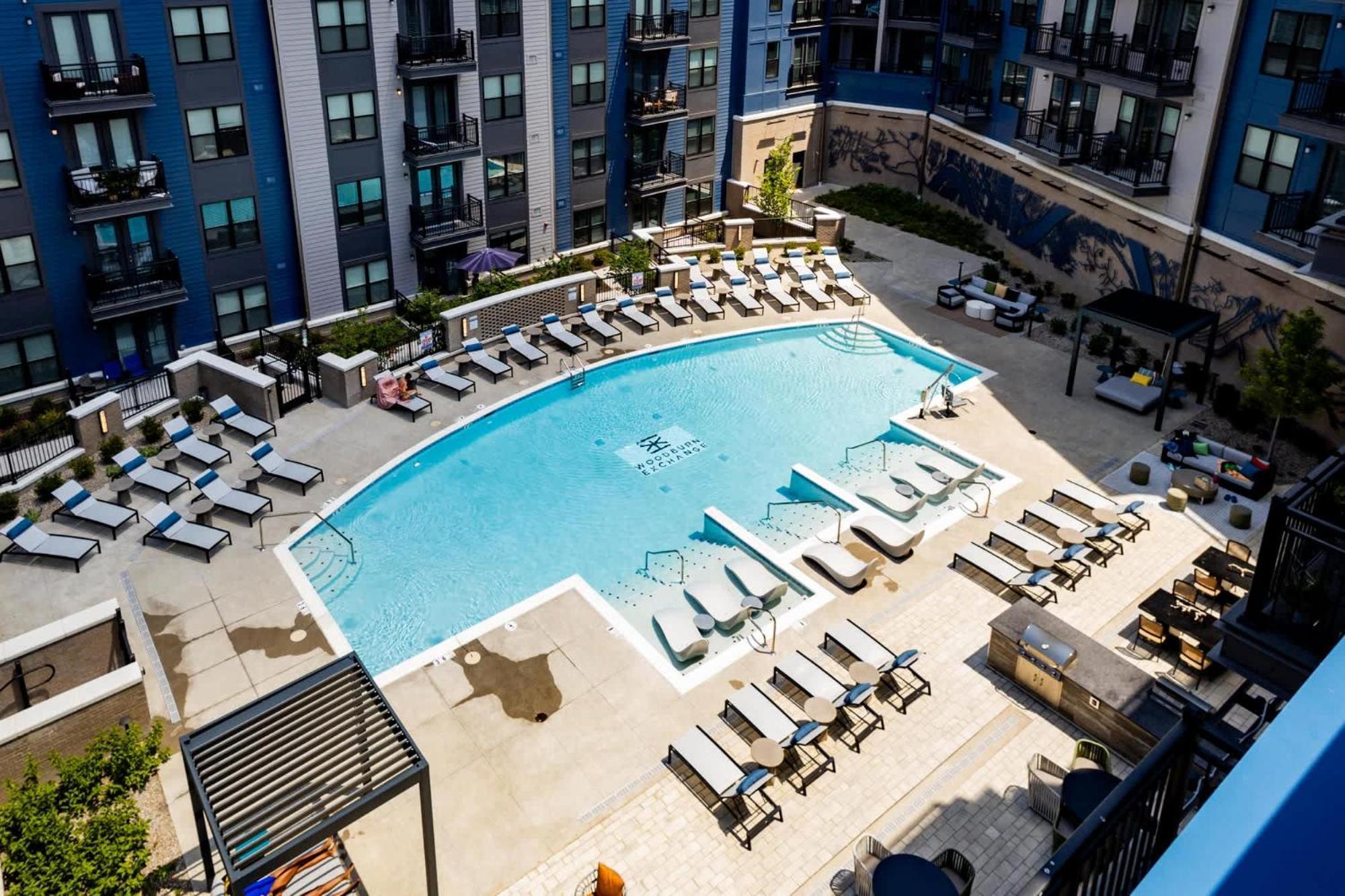 2 Stylish Near Shops And Entertainment Cincinnati