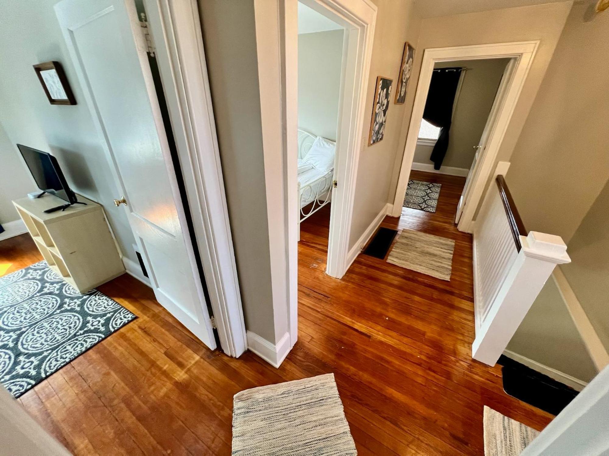 Private Bedroom 1 In Cozy Comfy 10 Min From Downtown Cincinnati