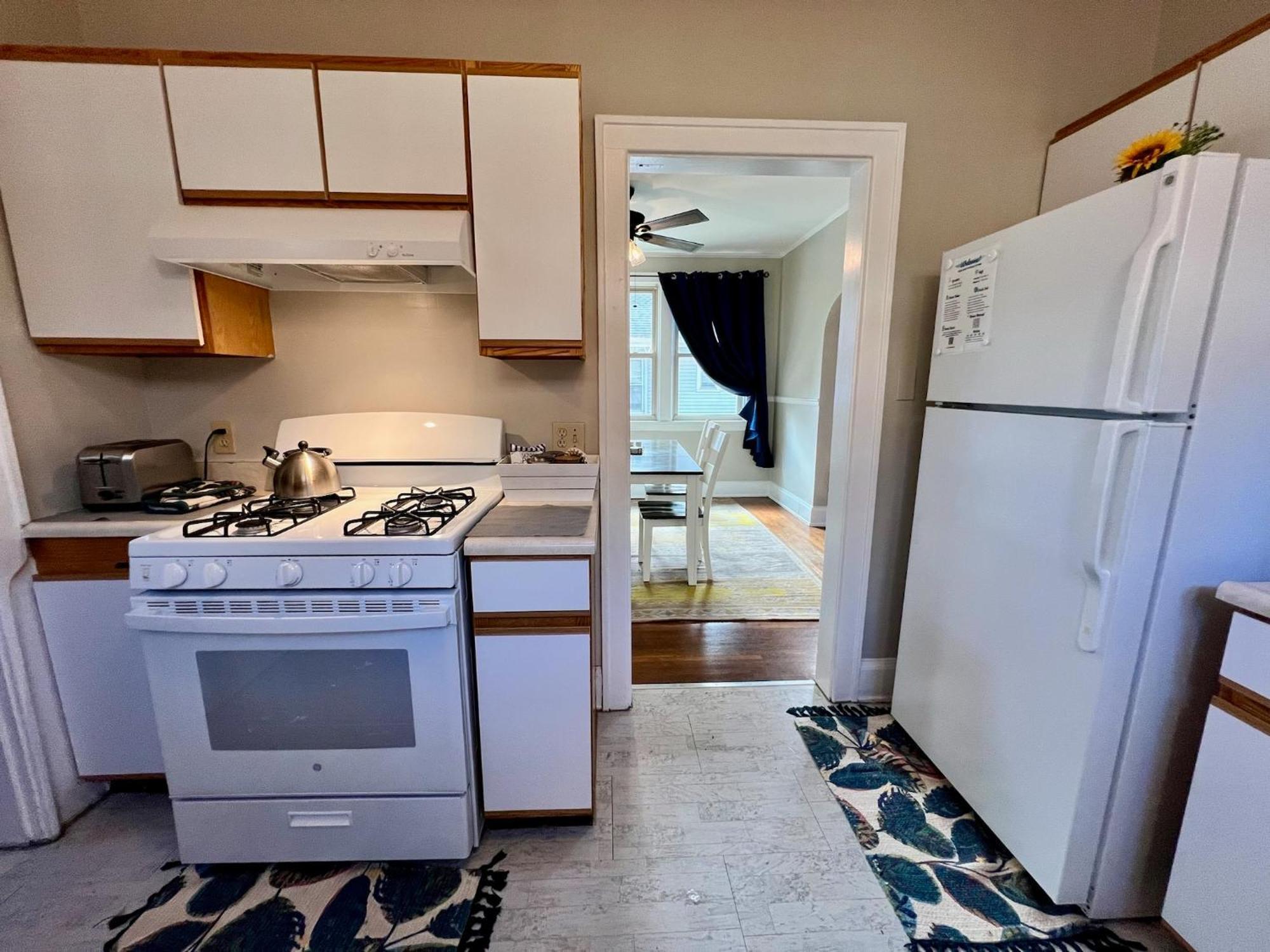 Private Bedroom 1 In Cozy Comfy 10 Min From Downtown Holiday home