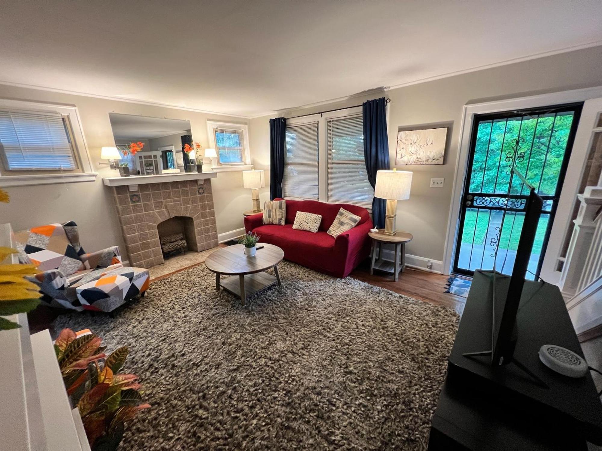 Private Bedroom 1 In Cozy Comfy 10 Min From Downtown Cincinnati
