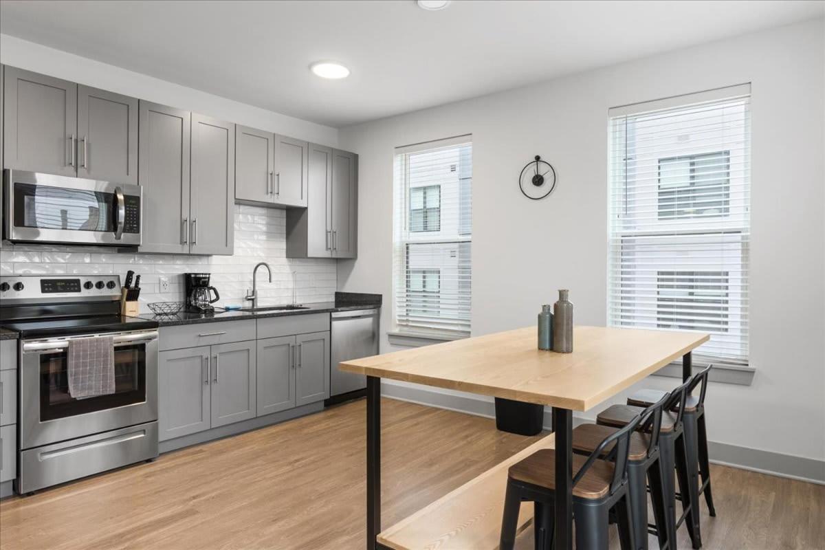 Spacious 14br 14ba Near Downtown Apartment