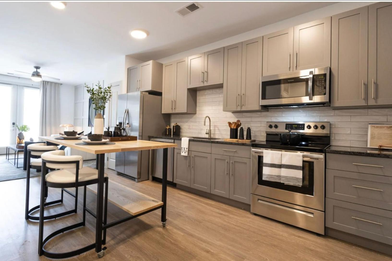 Spacious 14br 14ba Near Downtown