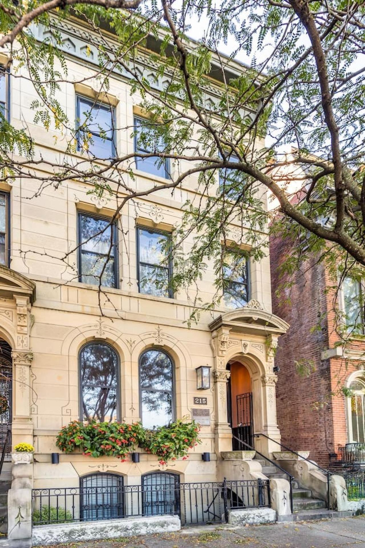 Luxury Brownstone - Walk To - Washington Park Holiday home *