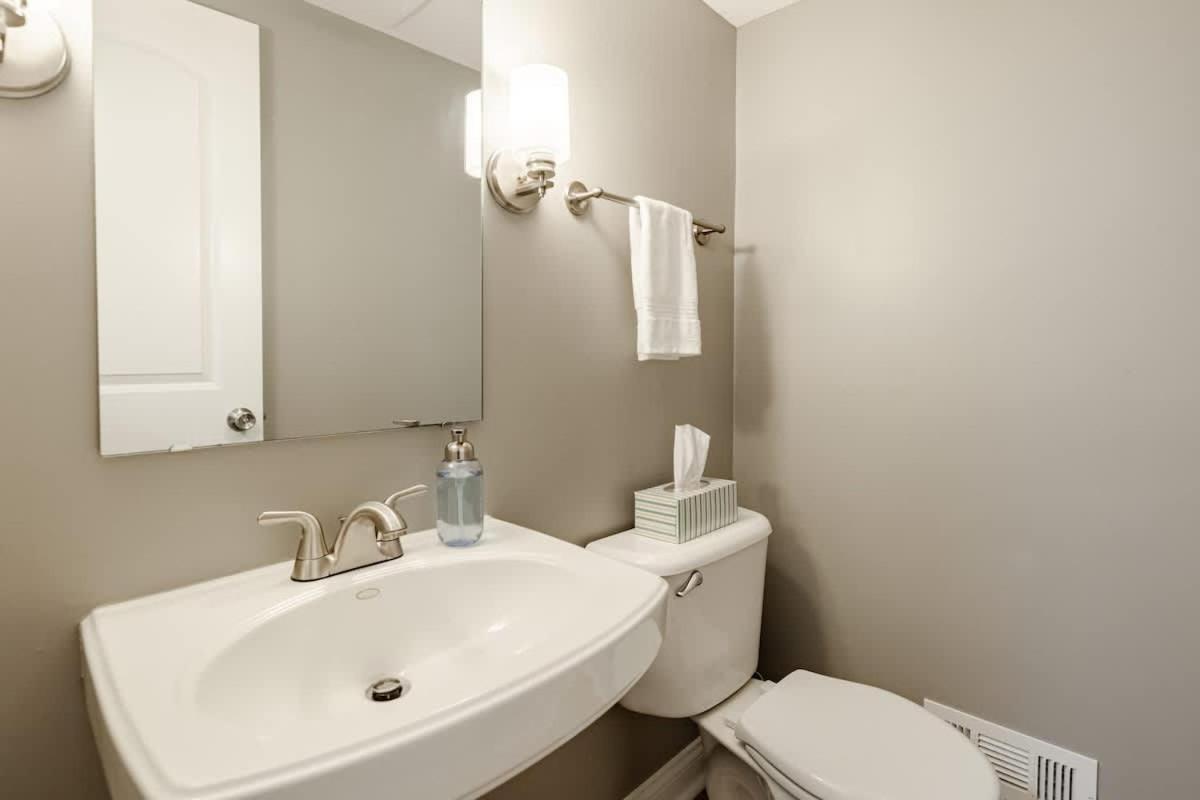 Amazing Pool & Walk To The Park Holiday home *