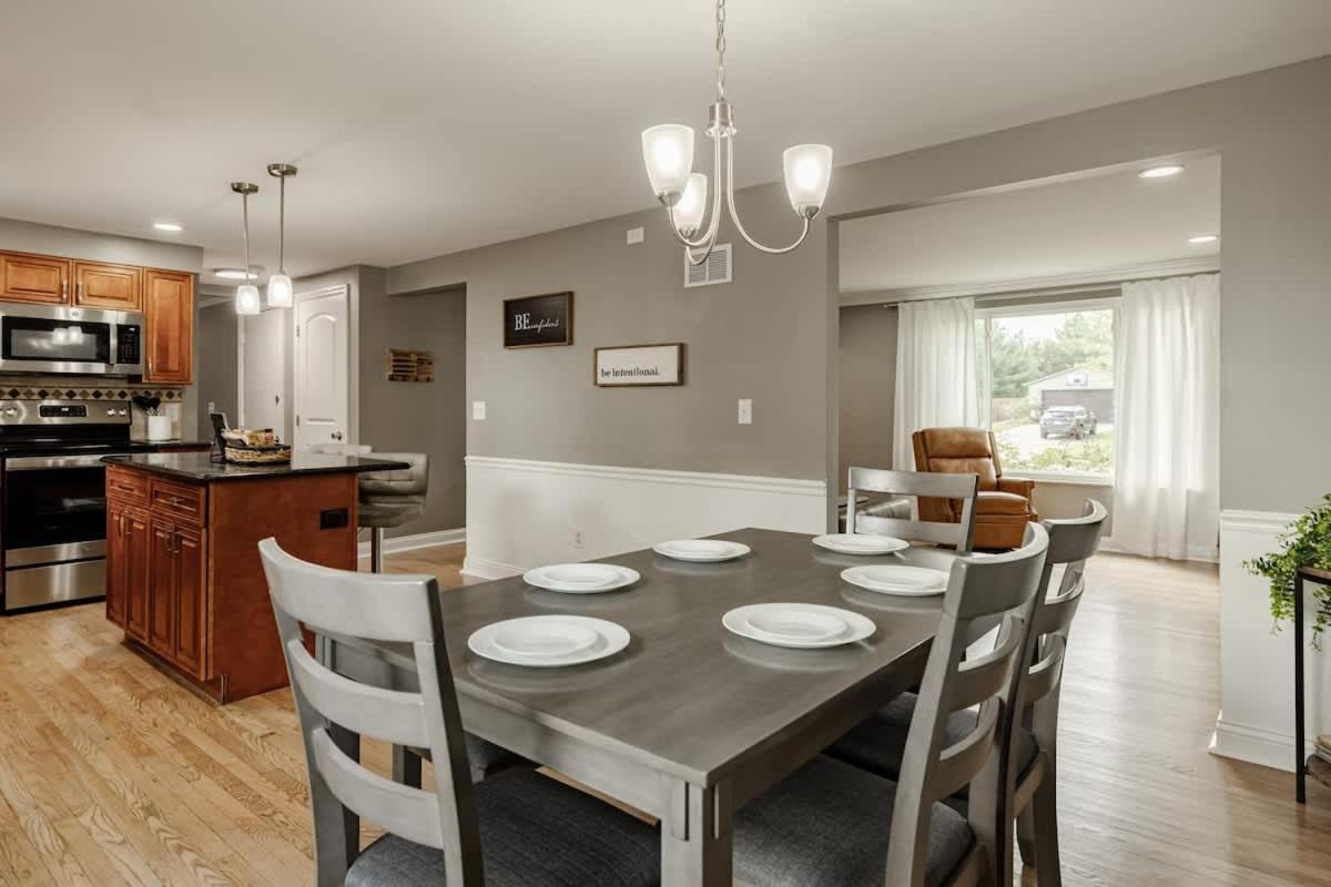 Holiday home Amazing Pool & Walk To The Park *