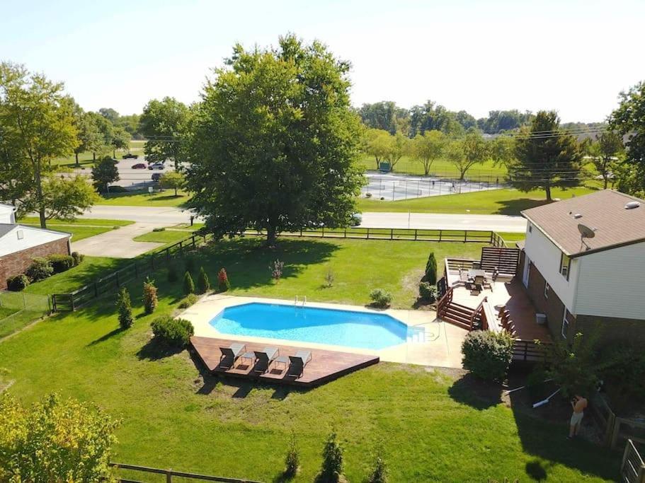 Amazing Pool & Walk To The Park Holiday home