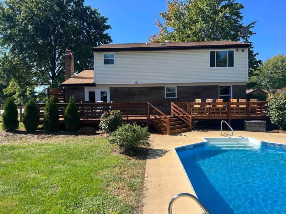 Holiday home Amazing Pool & Walk To The Park