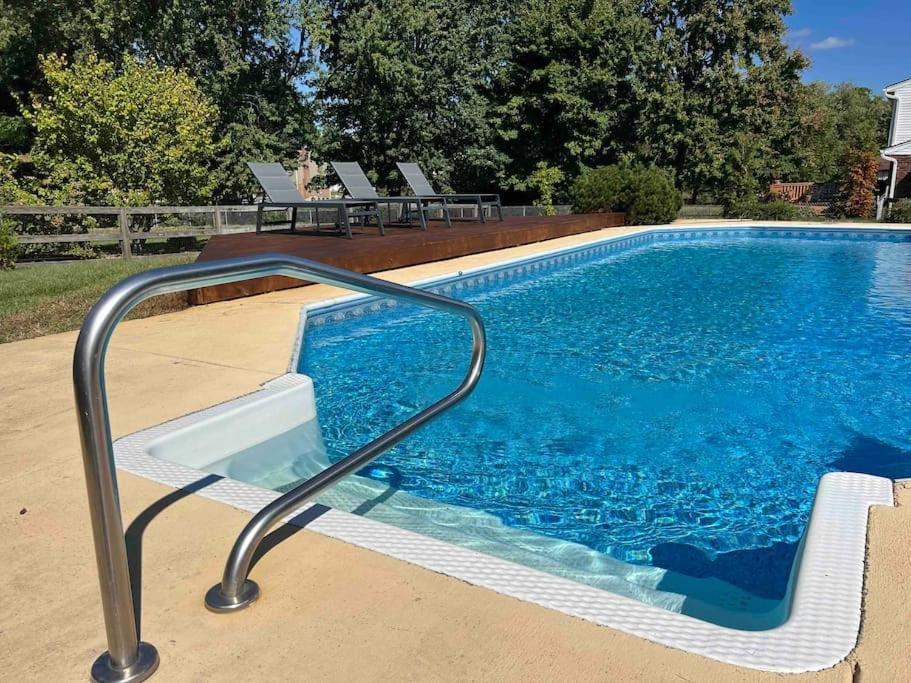 Amazing Pool & Walk To The Park Holiday home *