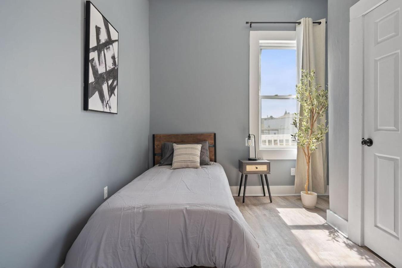 Modern 2br | Minutes From Uc & Downtown