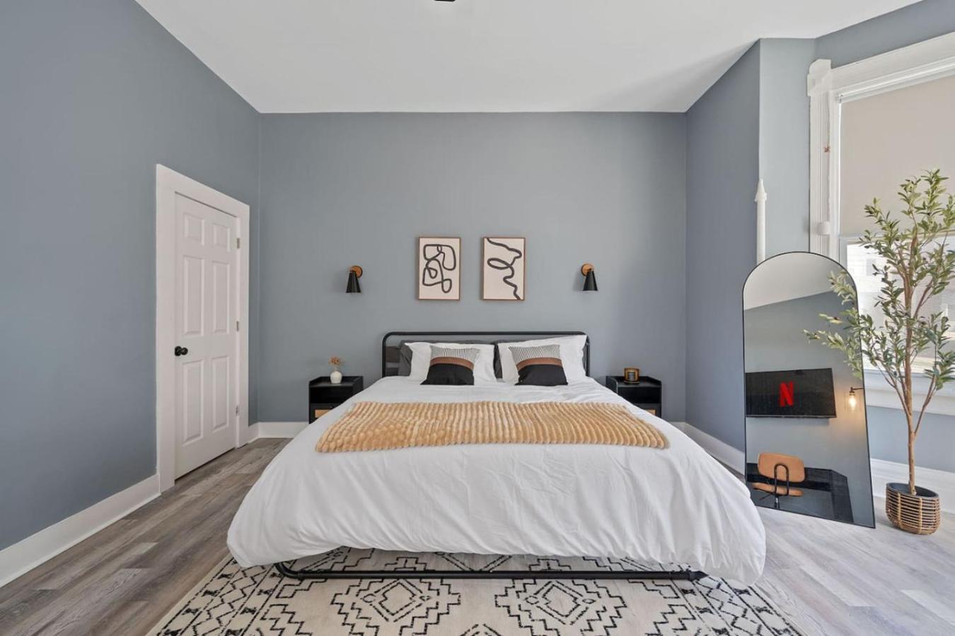 Holiday home Modern 2br | Minutes From Uc & Downtown