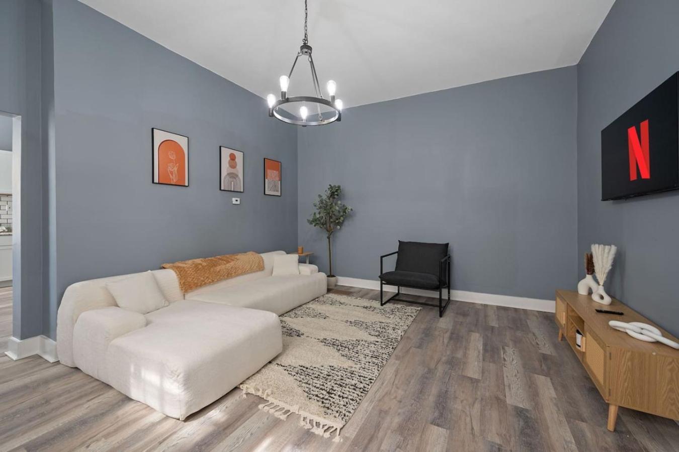 Modern 2br | Minutes From Uc & Downtown Holiday home *