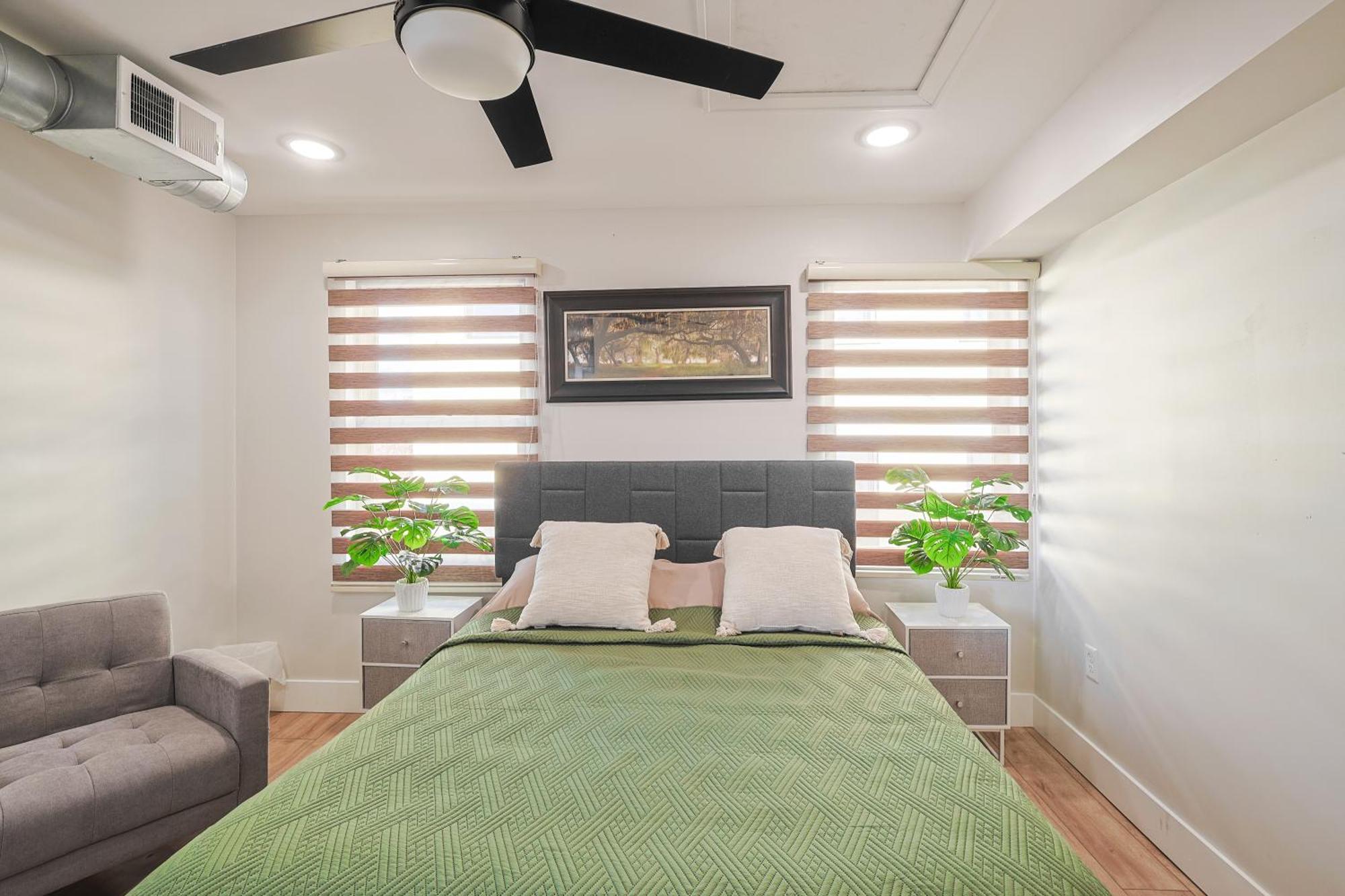 Modern & Cozy Downtown In