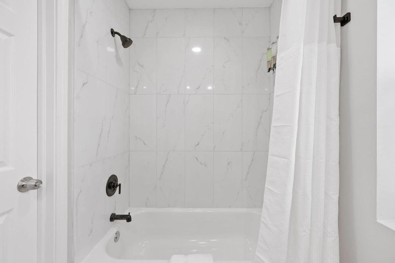 Retro-chic 1br With King Bed & Prime Location *