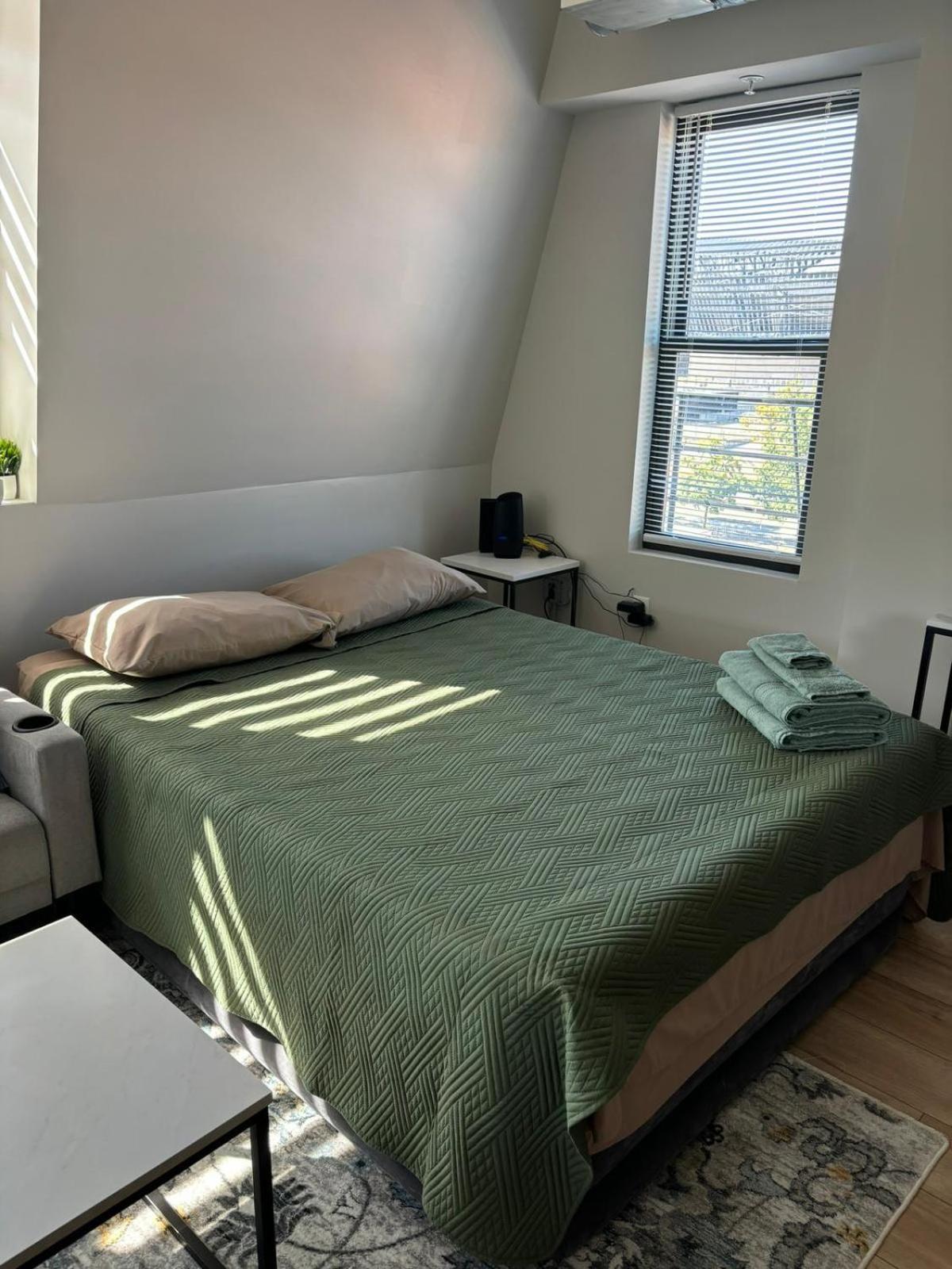 Modern & Cozy Downtown In *