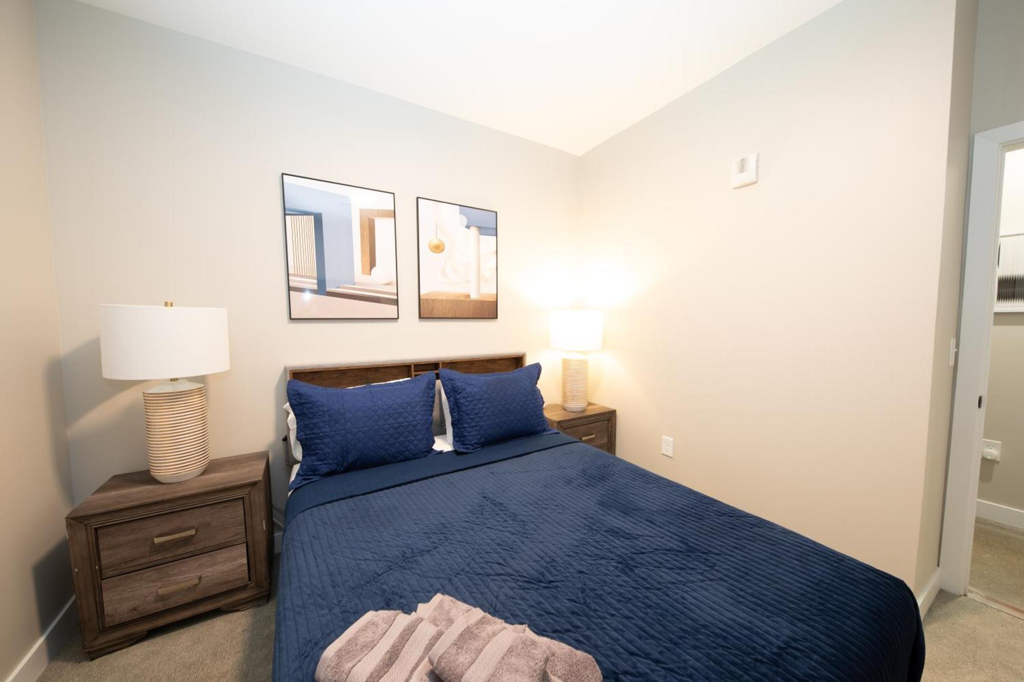 King Bed, Reds, Bengals, Free Parking, Downtown Cincy Cincinnati